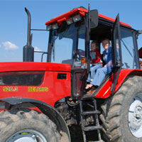 Lassú jármű, mezőgazdasági vontató kötelező biztosítása