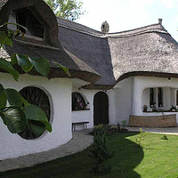 Hazánkban mintegy 600 ezer család él még vályogházban